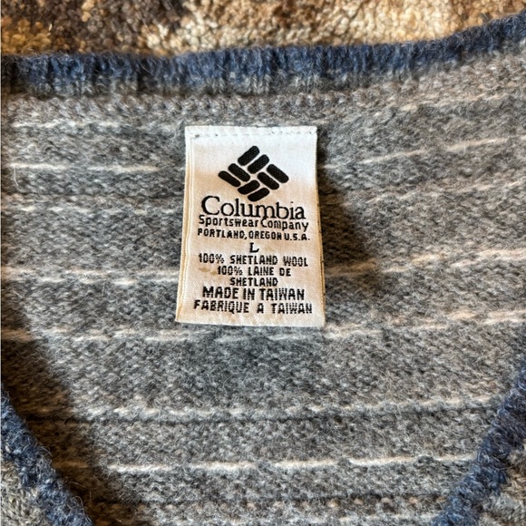 Vintage Columbia Women’s Large Shetland Wool Grey Sweater V Neck Blue Floral - Picture 3 of 6